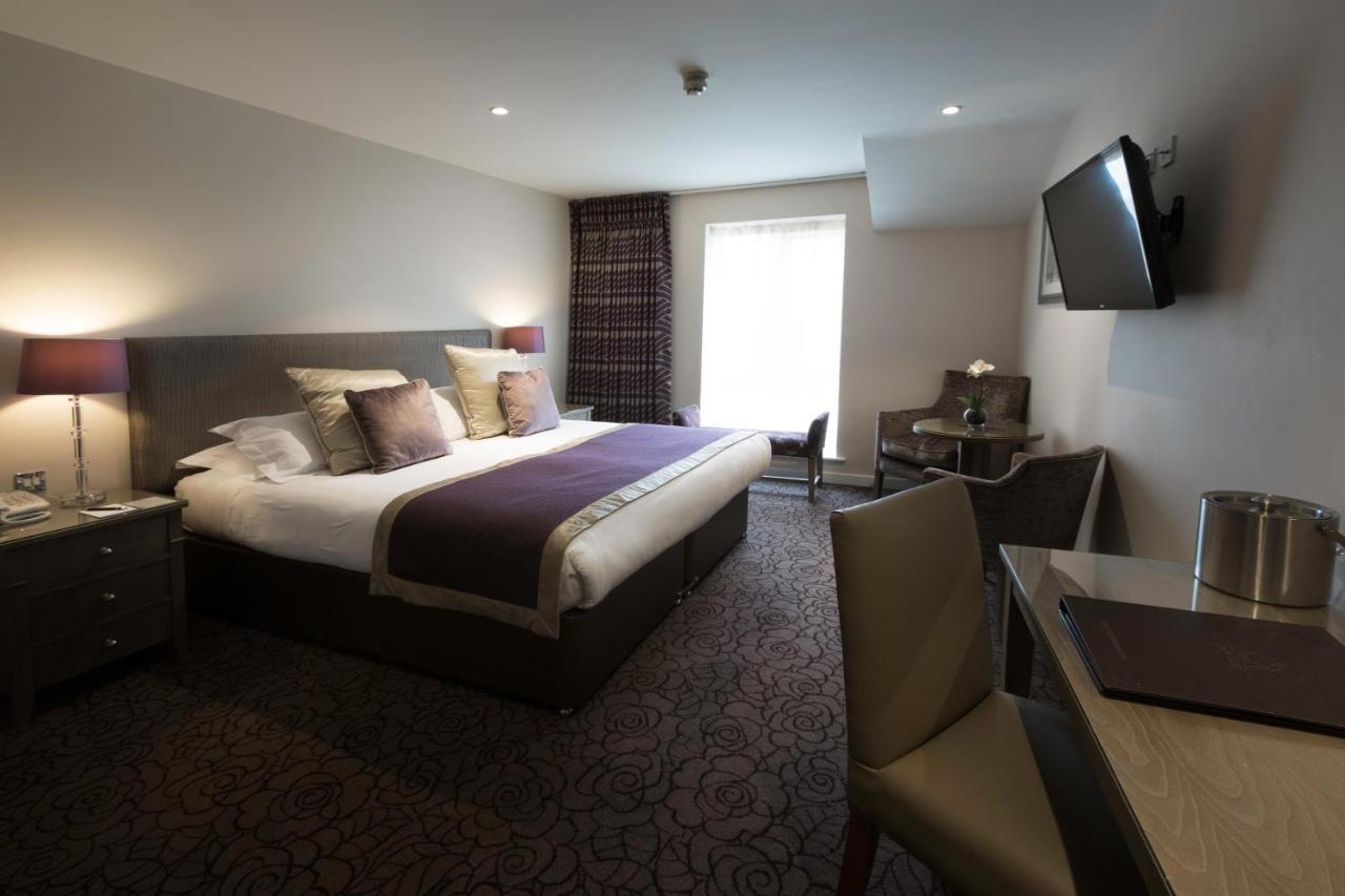 Sandford Springs And Golf Club Hotel 4*